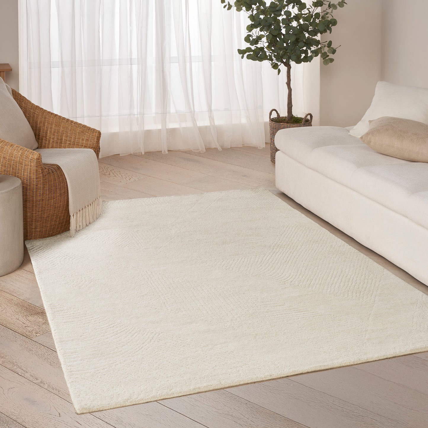 DKNY Pure Patterns 3'9" x 5'9" Ivory Modern Indoor Rug