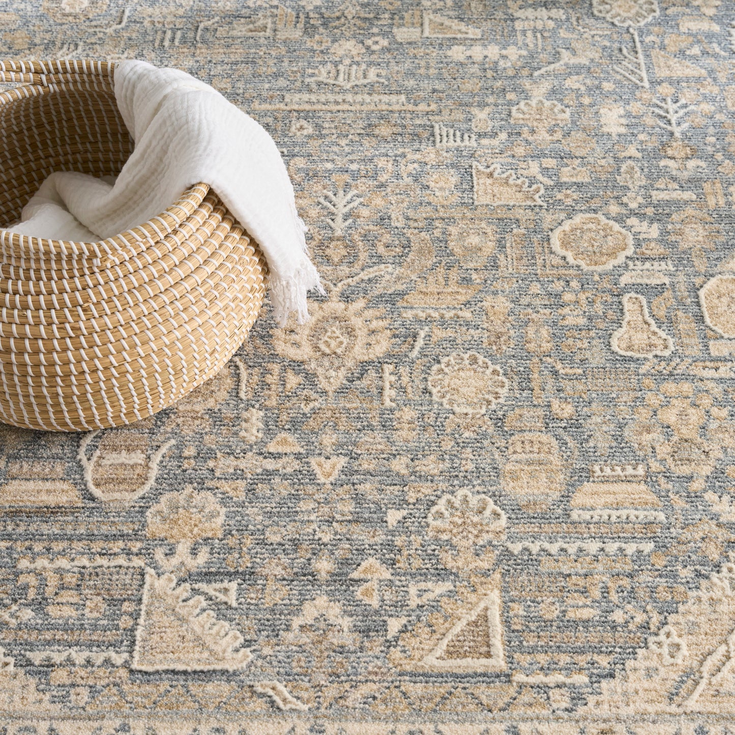 Nourison Retreat 5'3" x 7'6" Ivory Blue Vintage Indoor Rug