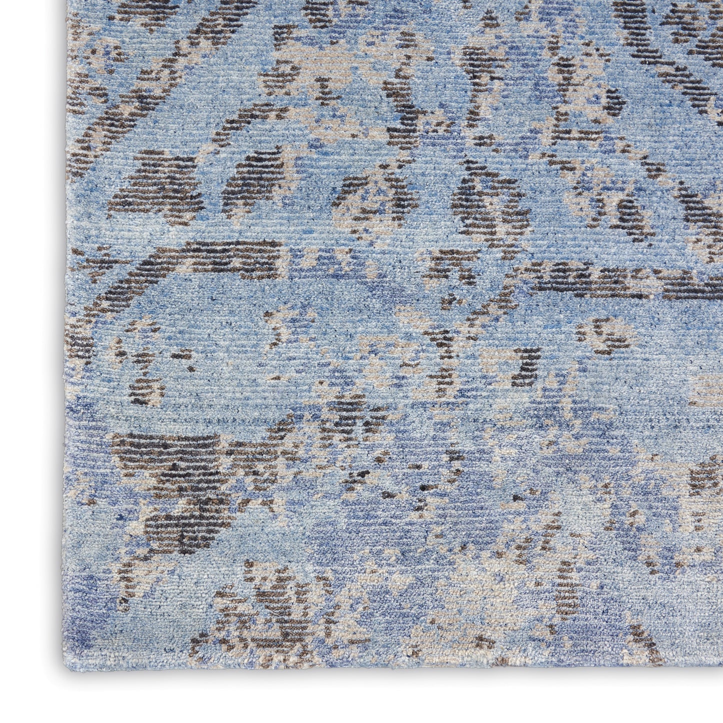 Nourison Lucent 2' x 3' Sky Modern Indoor Rug