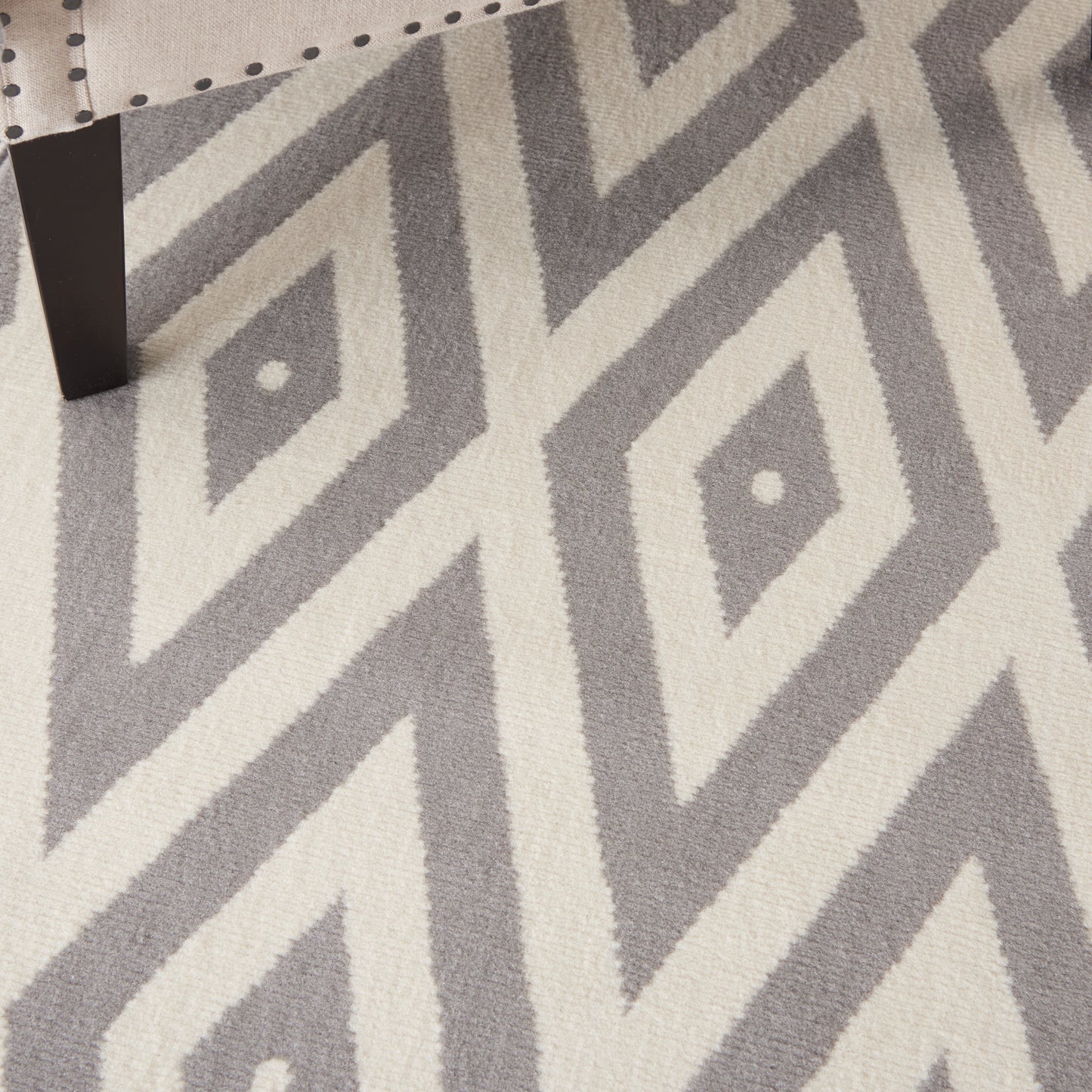Nourison Grafix 6' x 9' White/Grey Mid-Century Modern Indoor Rug