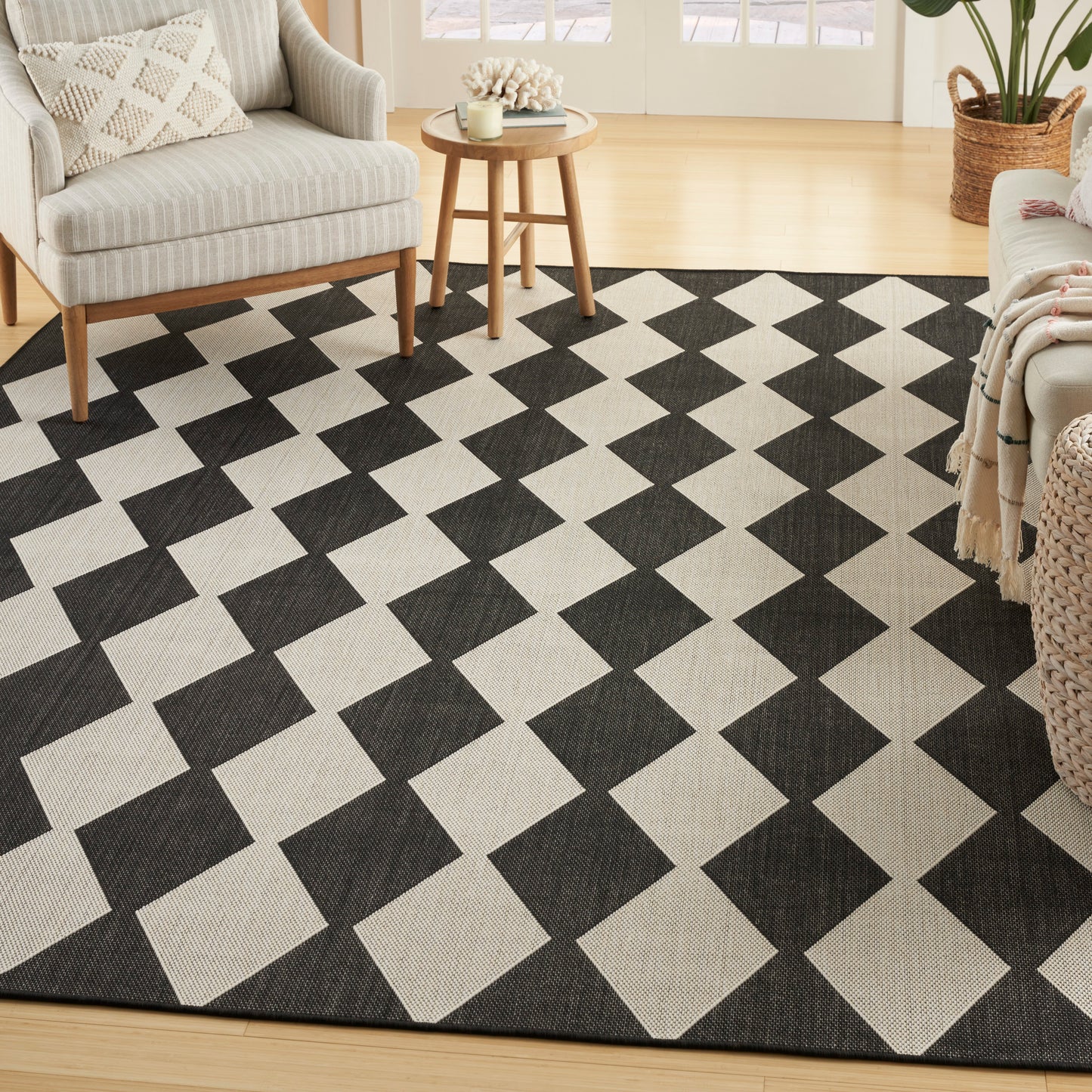 Nourison Positano 5' x 7' Black Modern Rug