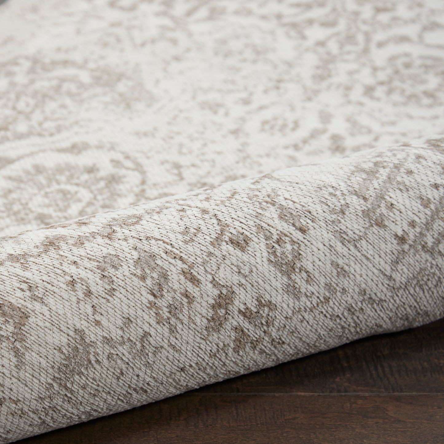 Nourison Damask 2'3" x 3'9" Ivory Farmhouse Indoor Rug