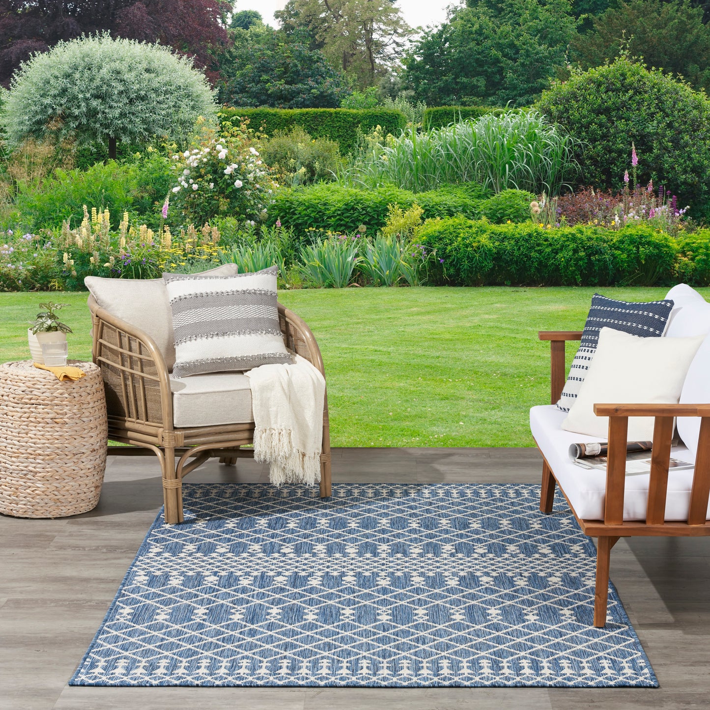 Nourison Positano 5' x 7' Navy Blue Modern Rug