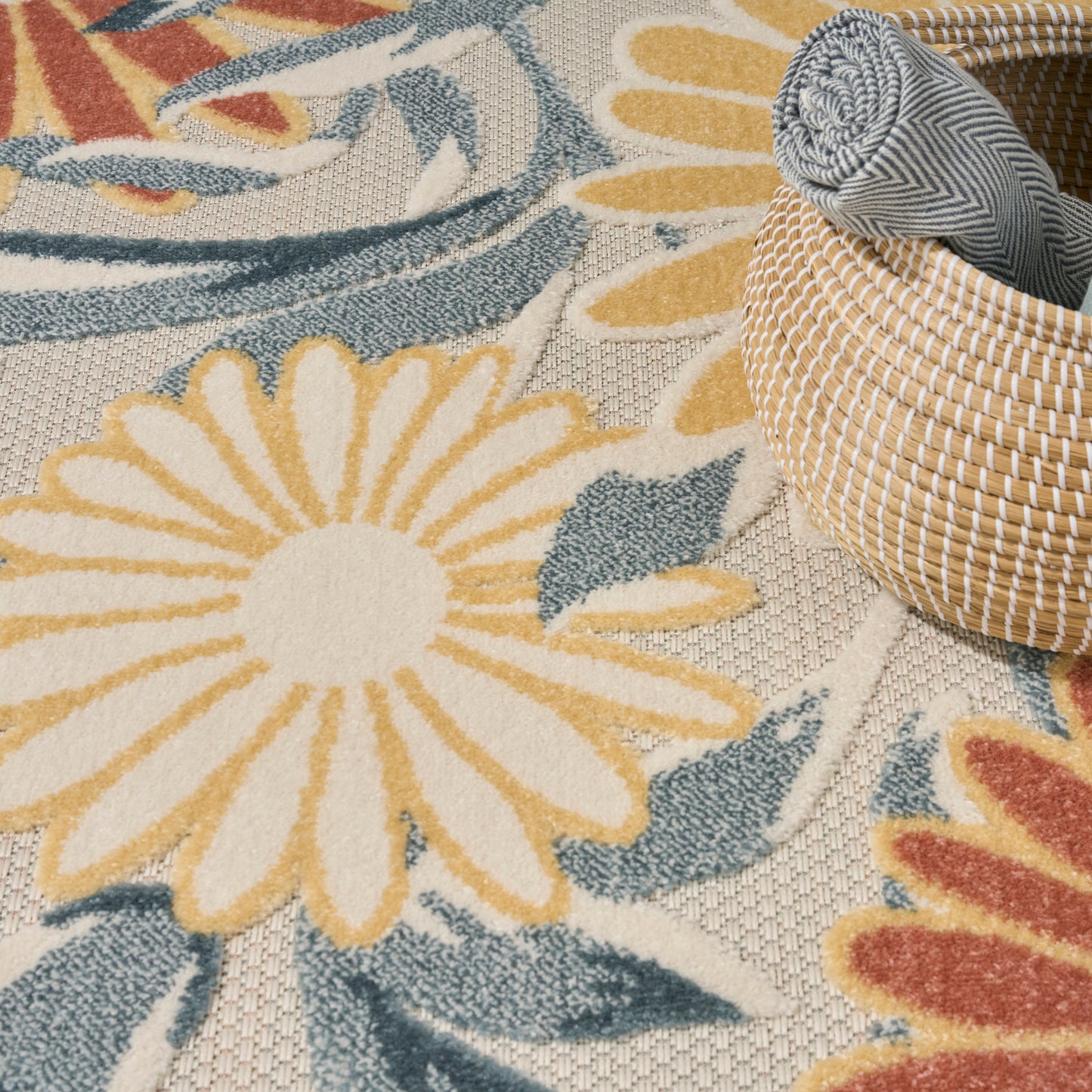 Nourison Aloha 3'6" x 5'6" Ivory Rose Outdoor Rug