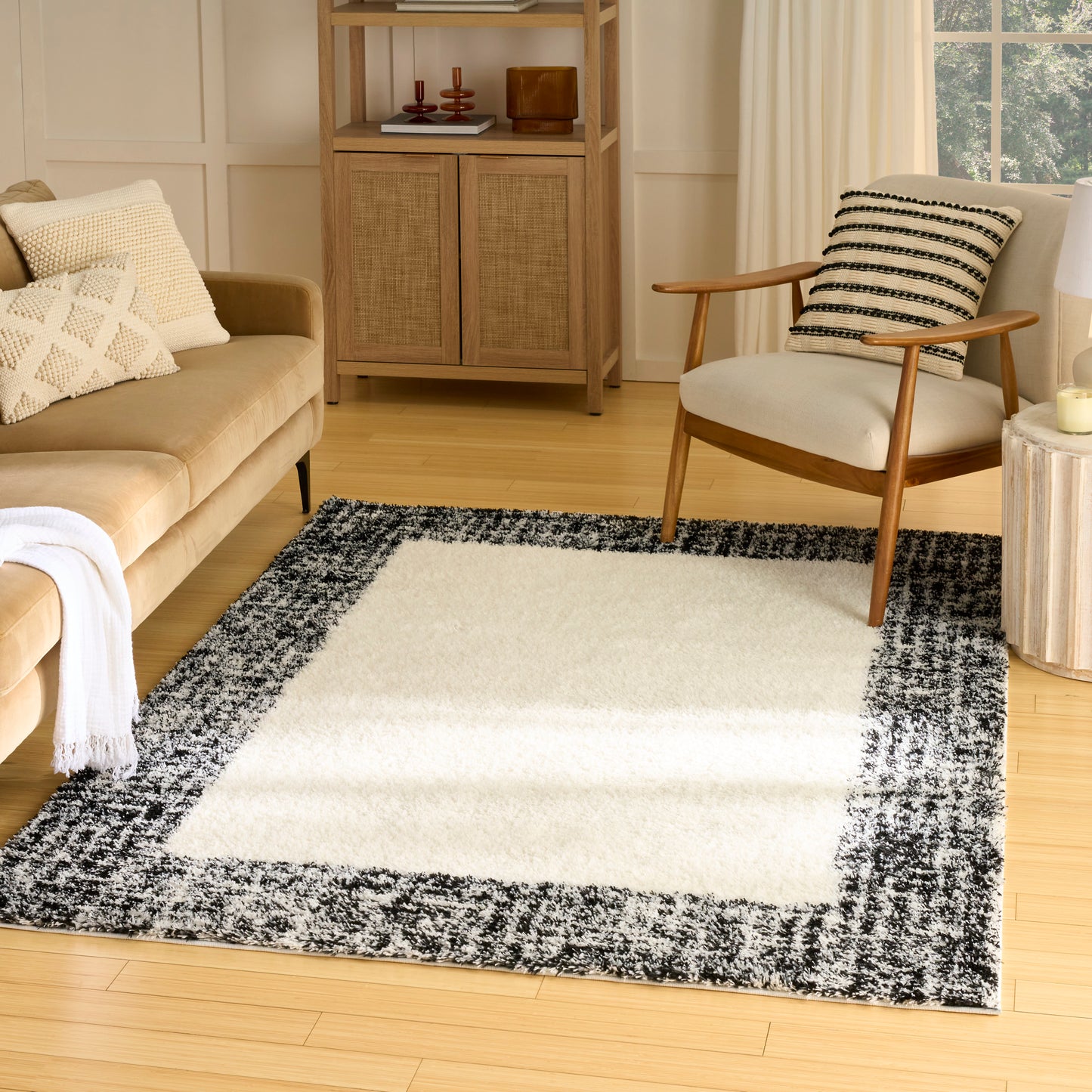 Nourison Pacific Shag 5'3" x 7'3" Ivory Black Shag Indoor Rug