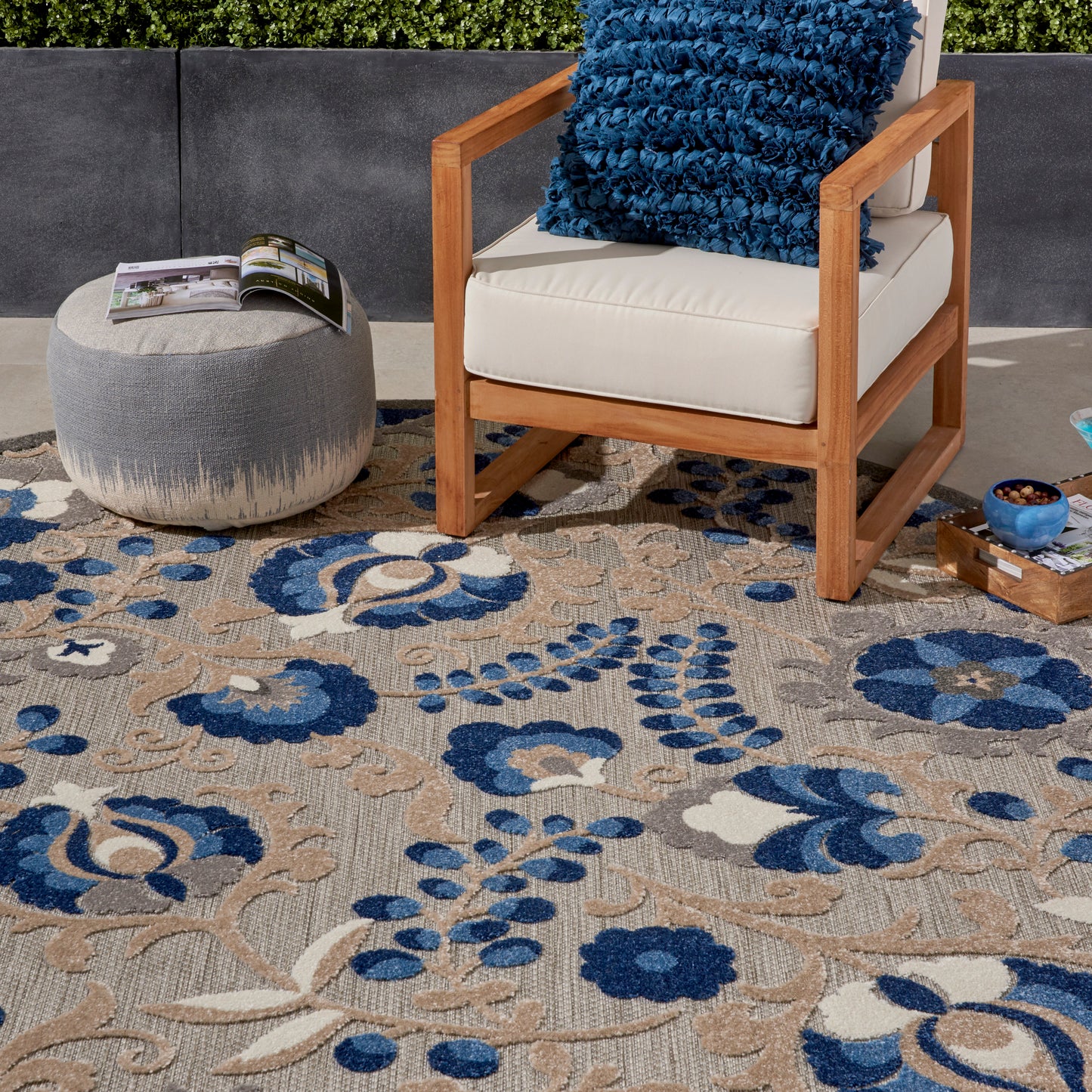 Nourison Aloha 7'10" x Round Natural Blue Farmhouse Rug