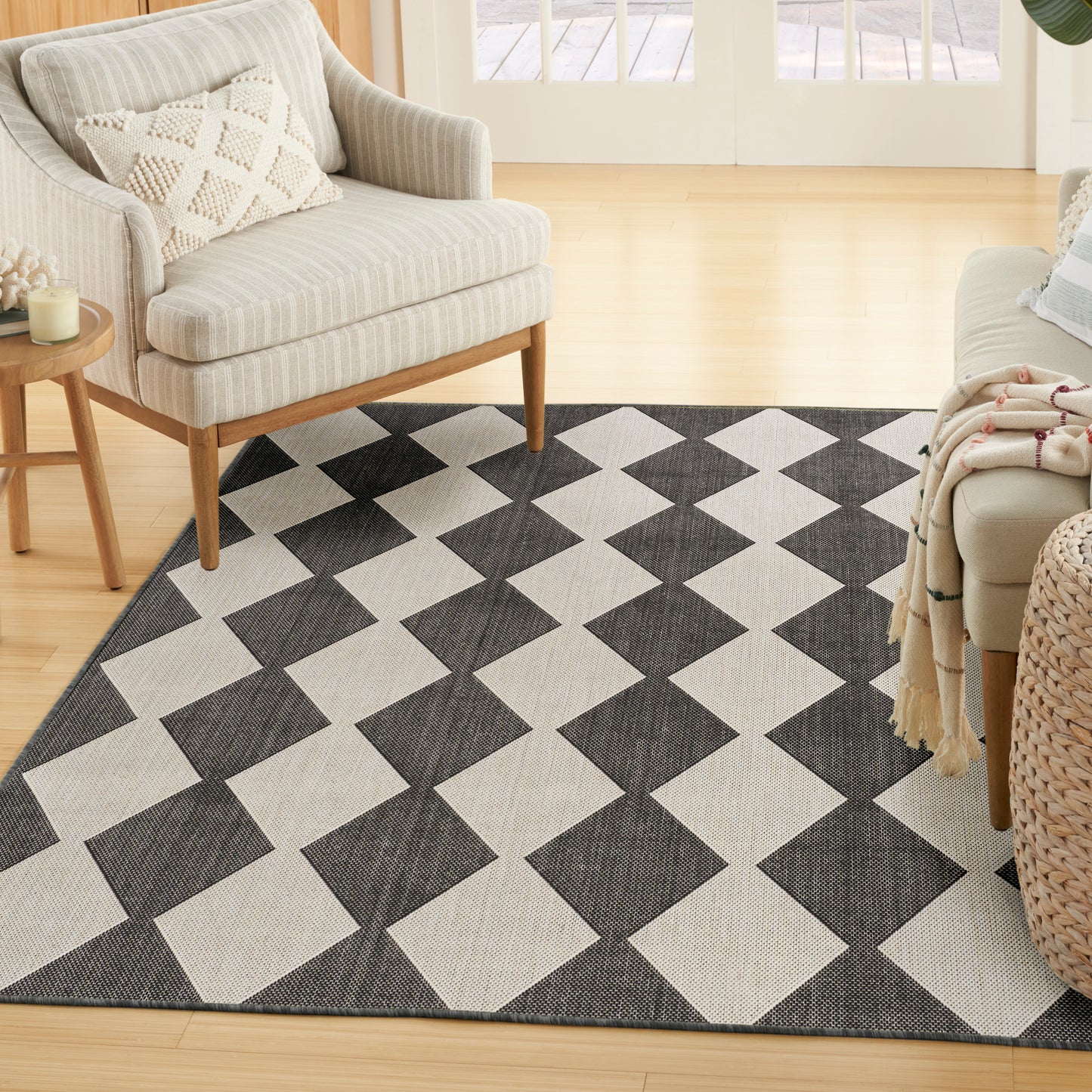 Nourison Positano 4' x 6' Black Modern Rug