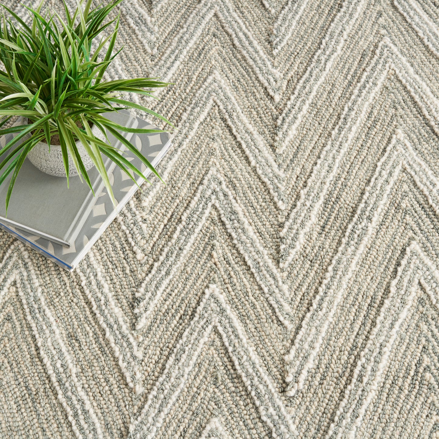 Nourison Interlock 7'9" x 9'9" Teal Modern Indoor Rug