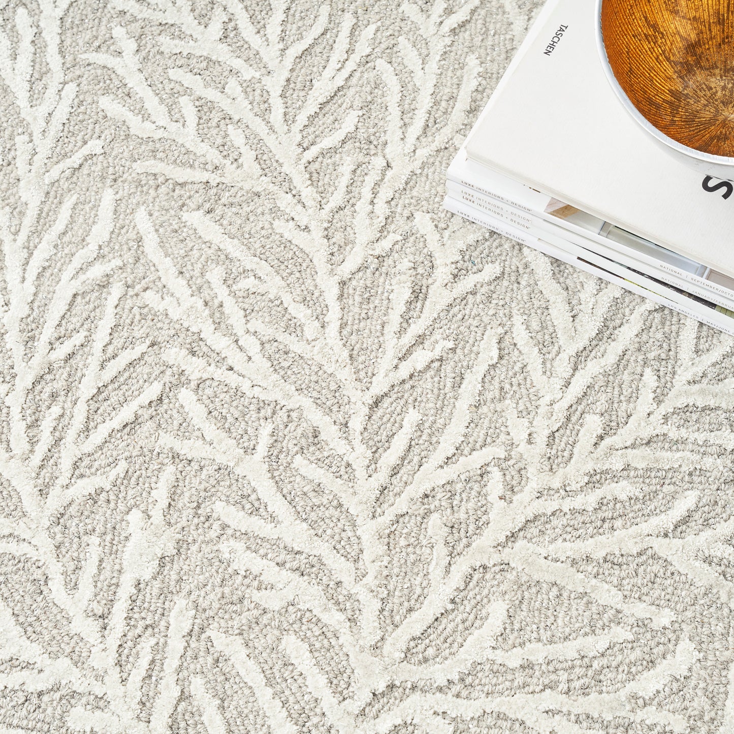 Michael Amini Ma30 Star 5'3" x 7'3" Ivory Modern Indoor Rug