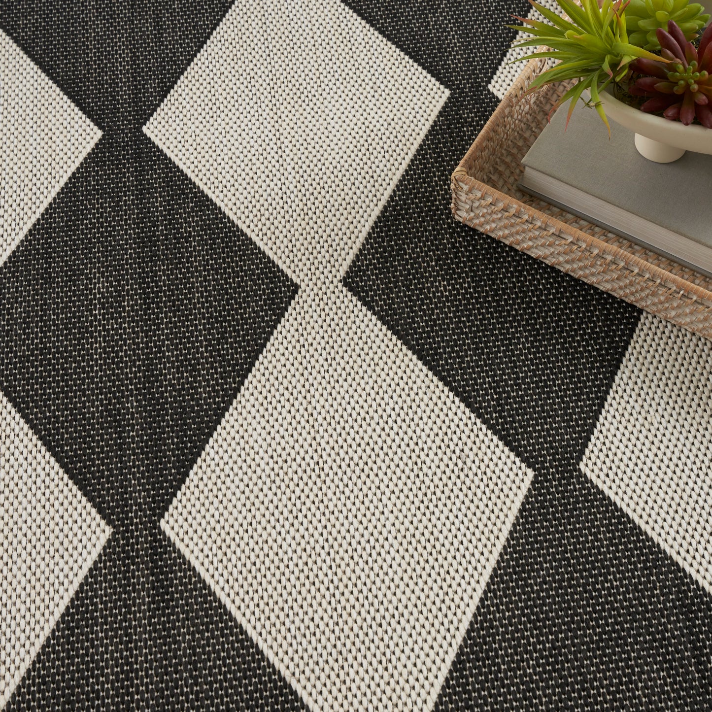 Nourison Positano 7' x 10' Black Modern Rug
