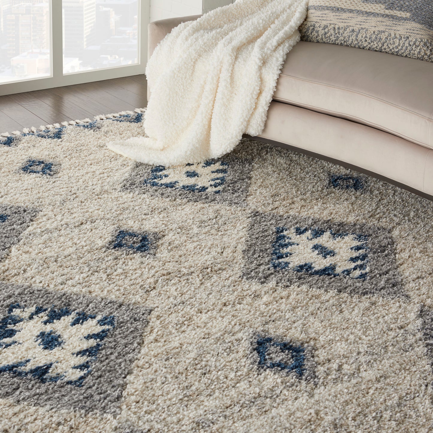Nourison Oslo Shag 7'10" x 10'6" Ivory/Blue Shag Indoor Rug