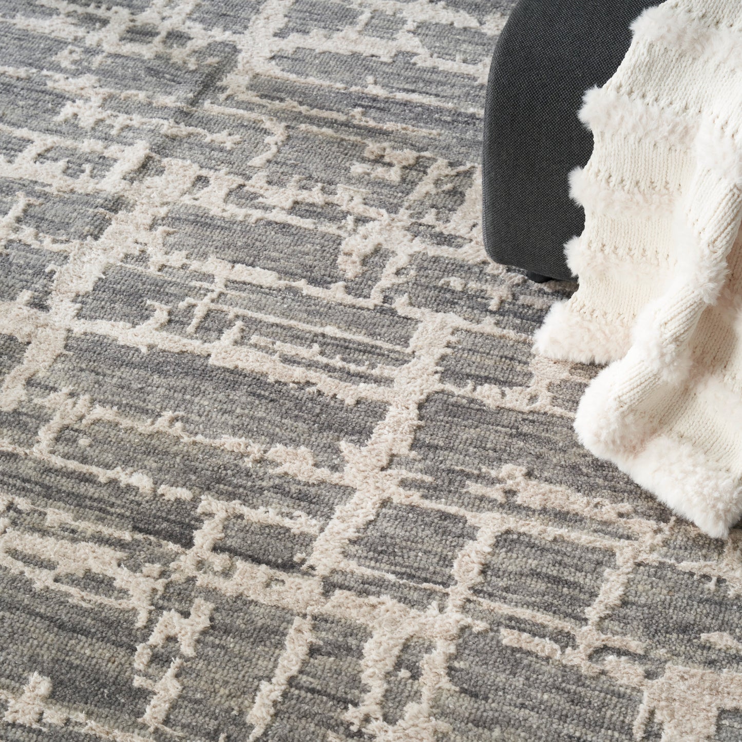 Nourison Luna 7'9" x 9'9" Grey Silver Modern Indoor Rug