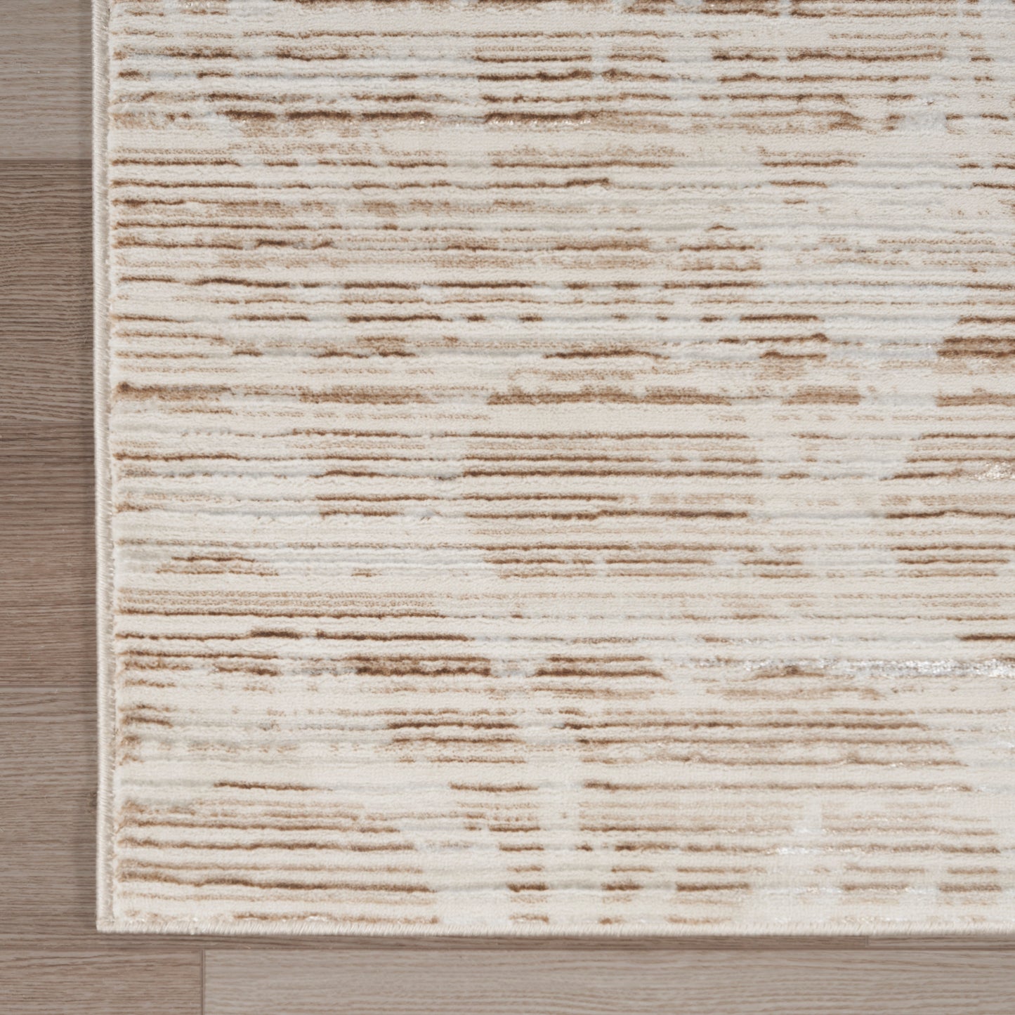 Inspire Me! Home Décor Iliana 5'3" x 7'3" Ivory Grey with Gold Accents Modern Indoor Rug