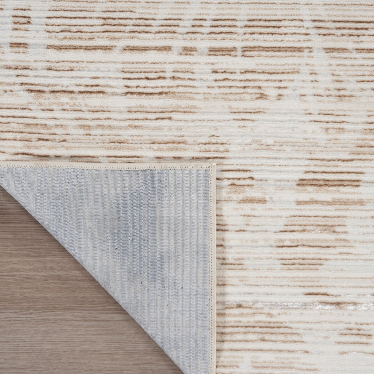 Inspire Me! Home Décor Iliana 5'3" x 7'3" Ivory Grey with Gold Accents Modern Indoor Rug