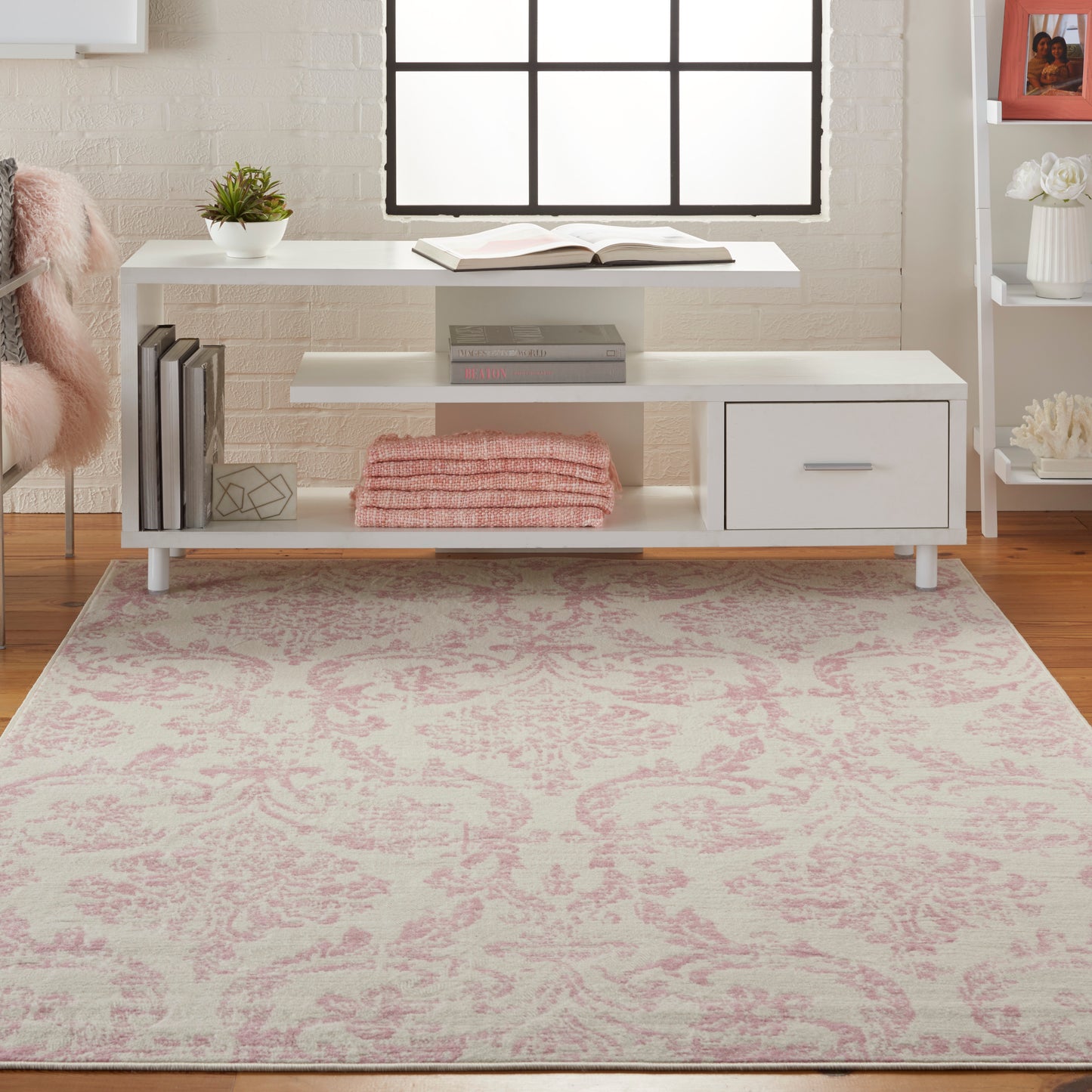 Nourison Jubilant 5'3" x 7'3" Ivory Pink Vintage Indoor Rug