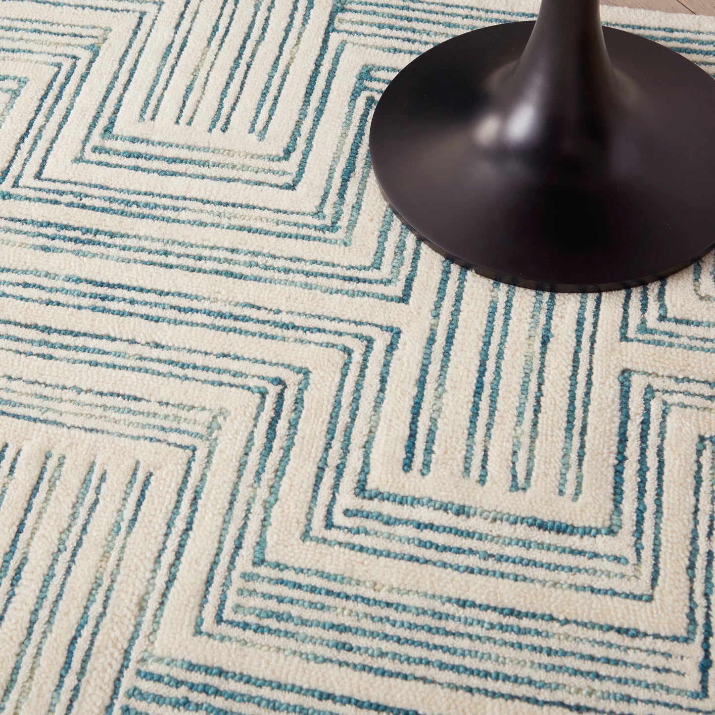 Nourison Interlock 5' x 7'6" Ivory/Turquoise Modern Indoor Rug