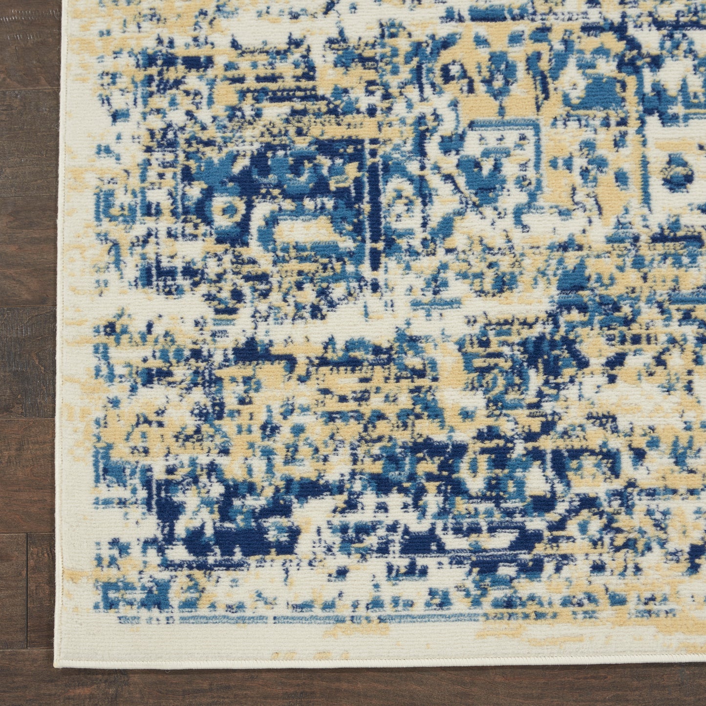 Nourison Grafix 3' x 5' White Vintage Indoor Rug