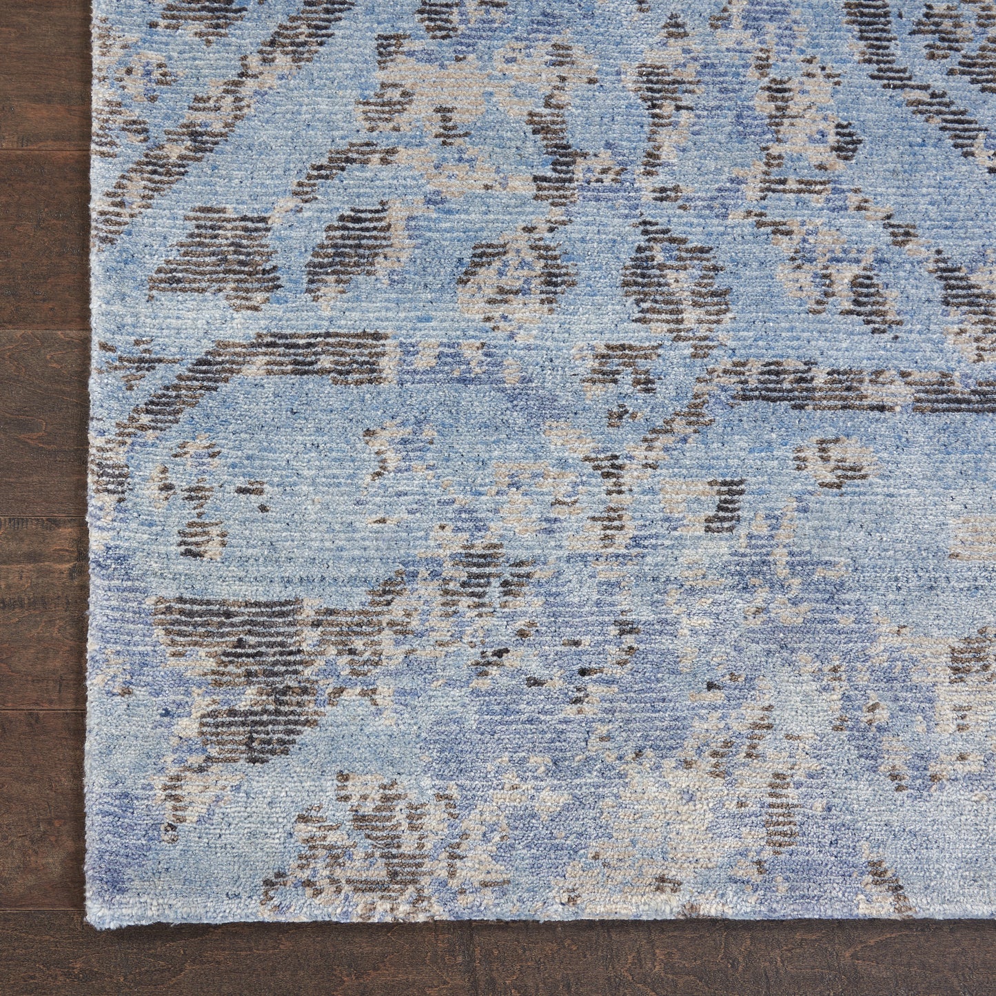 Nourison Lucent 2' x 3' Sky Modern Indoor Rug