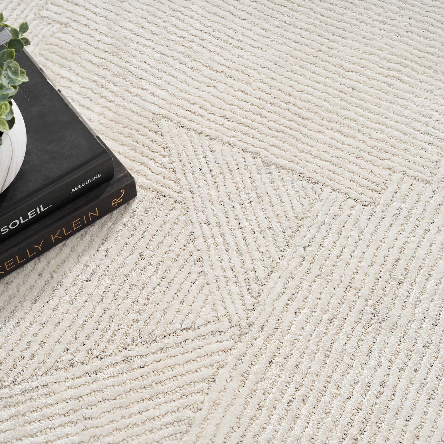 Michael Amini Ma30 Star 5'3" x 7'3" Ivory Modern Indoor Rug