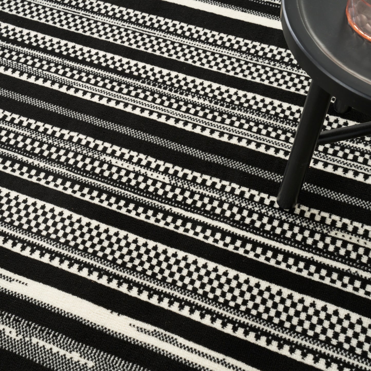 Nourison Grafix 7'10" x 9'10" Black White Modern Indoor Rug