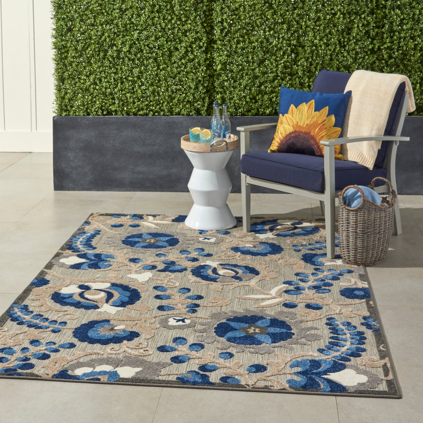 Nourison Aloha 6' x 9' Natural Blue Farmhouse Rug