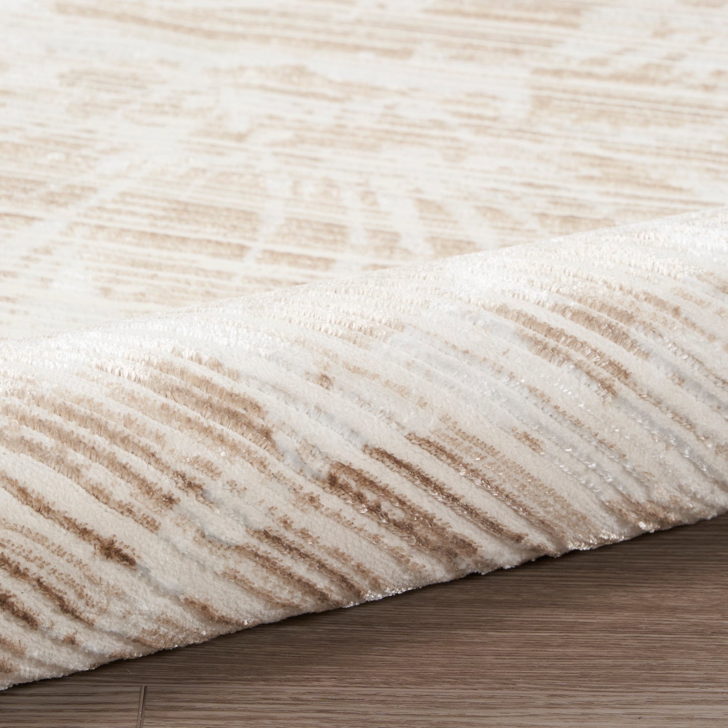 Inspire Me! Home Décor Iliana 5'3" x 7'3" Ivory Grey with Gold Accents Modern Indoor Rug