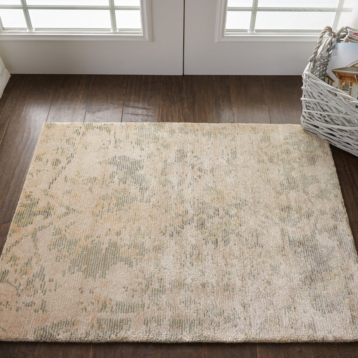 Nourison Lucent 2' x 3' Pearl Vintage Indoor Rug