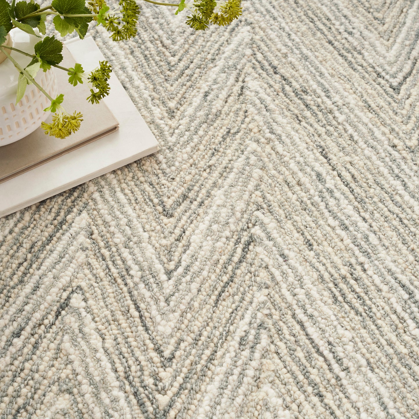 Nourison Interlock 3'9" x 5'9" Teal Modern Indoor Rug
