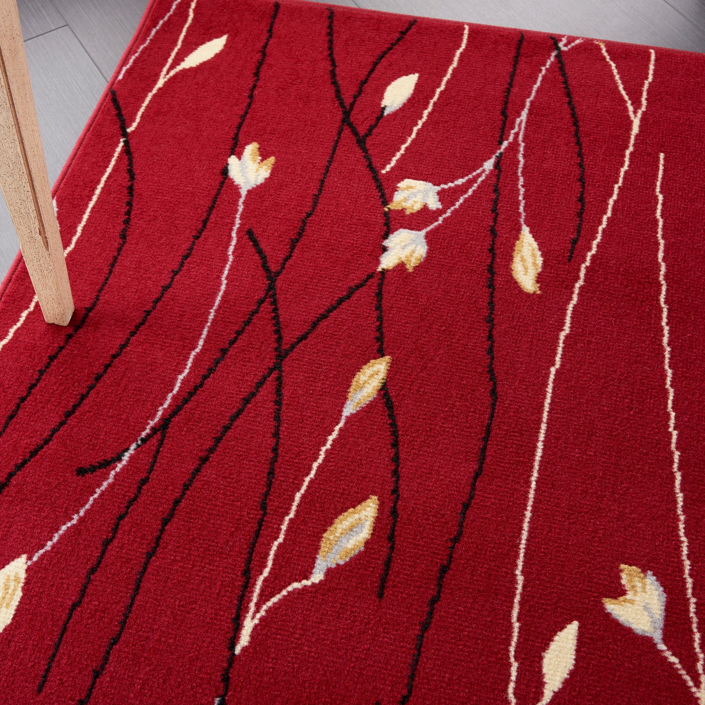 Nourison Grafix 5'3" x 7'3" Red Contemporary Indoor Rug