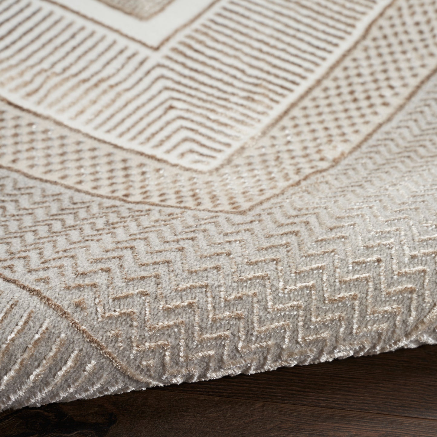 Nourison Glitz 5'3" x 7'3" Ivory Modern Indoor Rug
