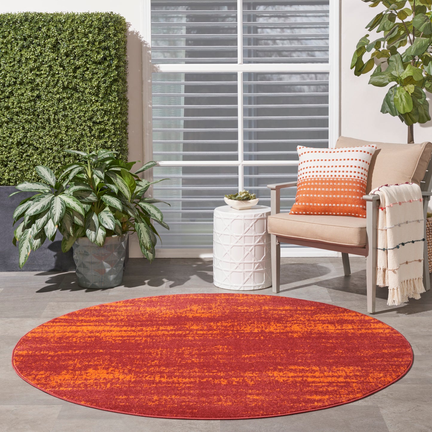 Nourison Nourison Essentials 4' x Round Red Modern Rug