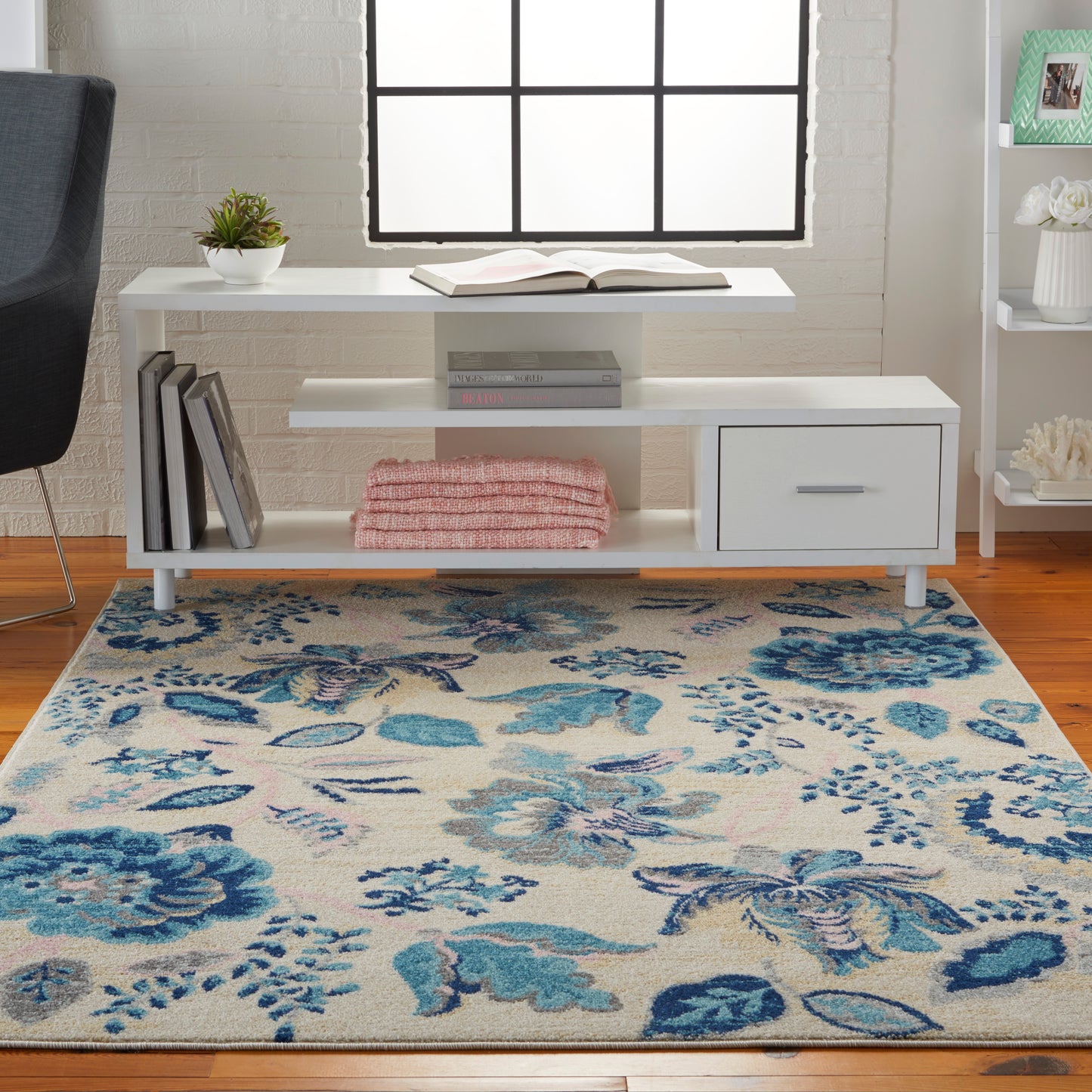 Nourison Tranquil 5'3" x 7'3" Ivory/Light Blue Farmhouse Indoor Rug