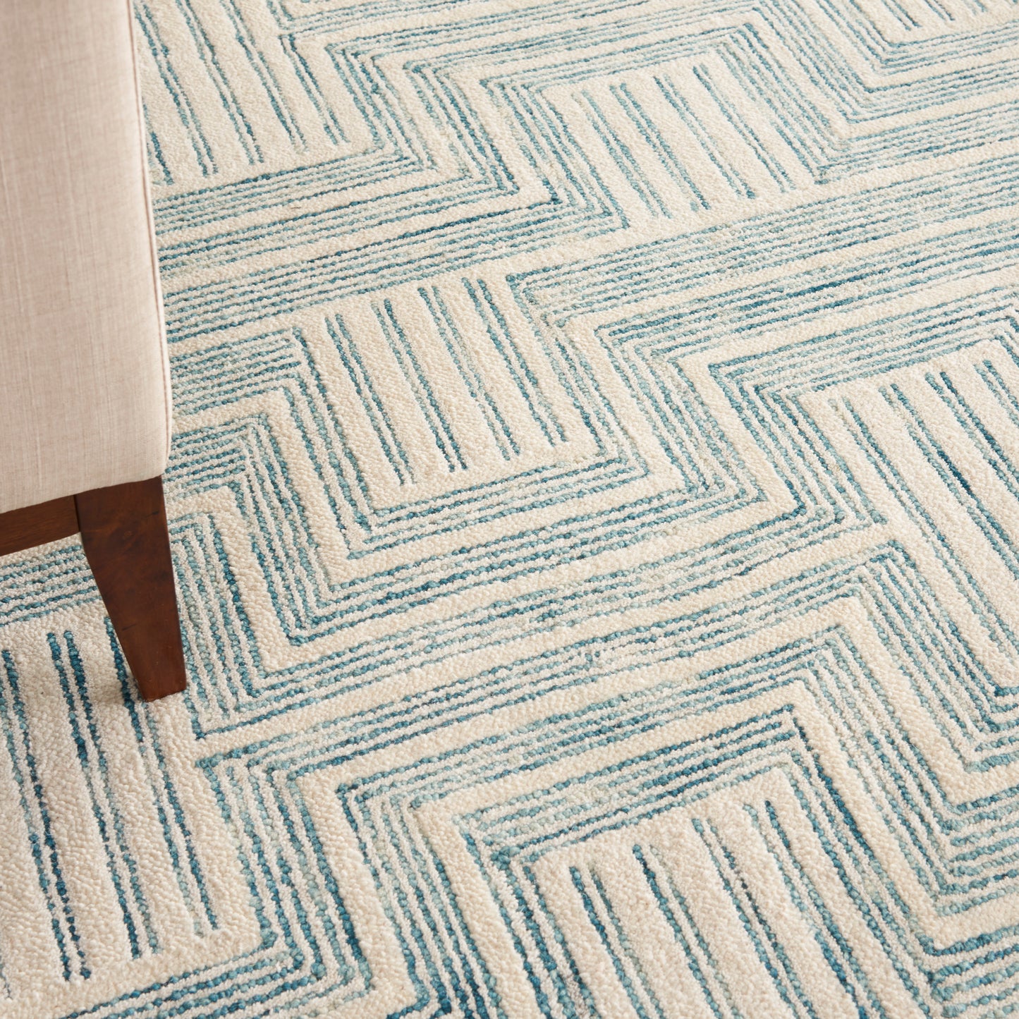 Nourison Interlock 8' x 10'6" Ivory/Turquoise Modern Indoor Rug