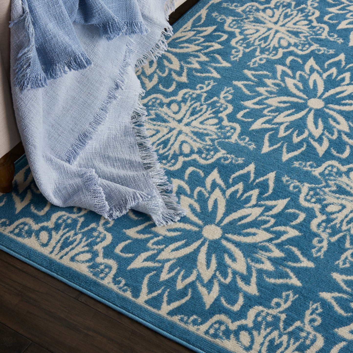 Nourison Jubilant 5'3" x 7'3" Ivory Blue Farmhouse Indoor Rug