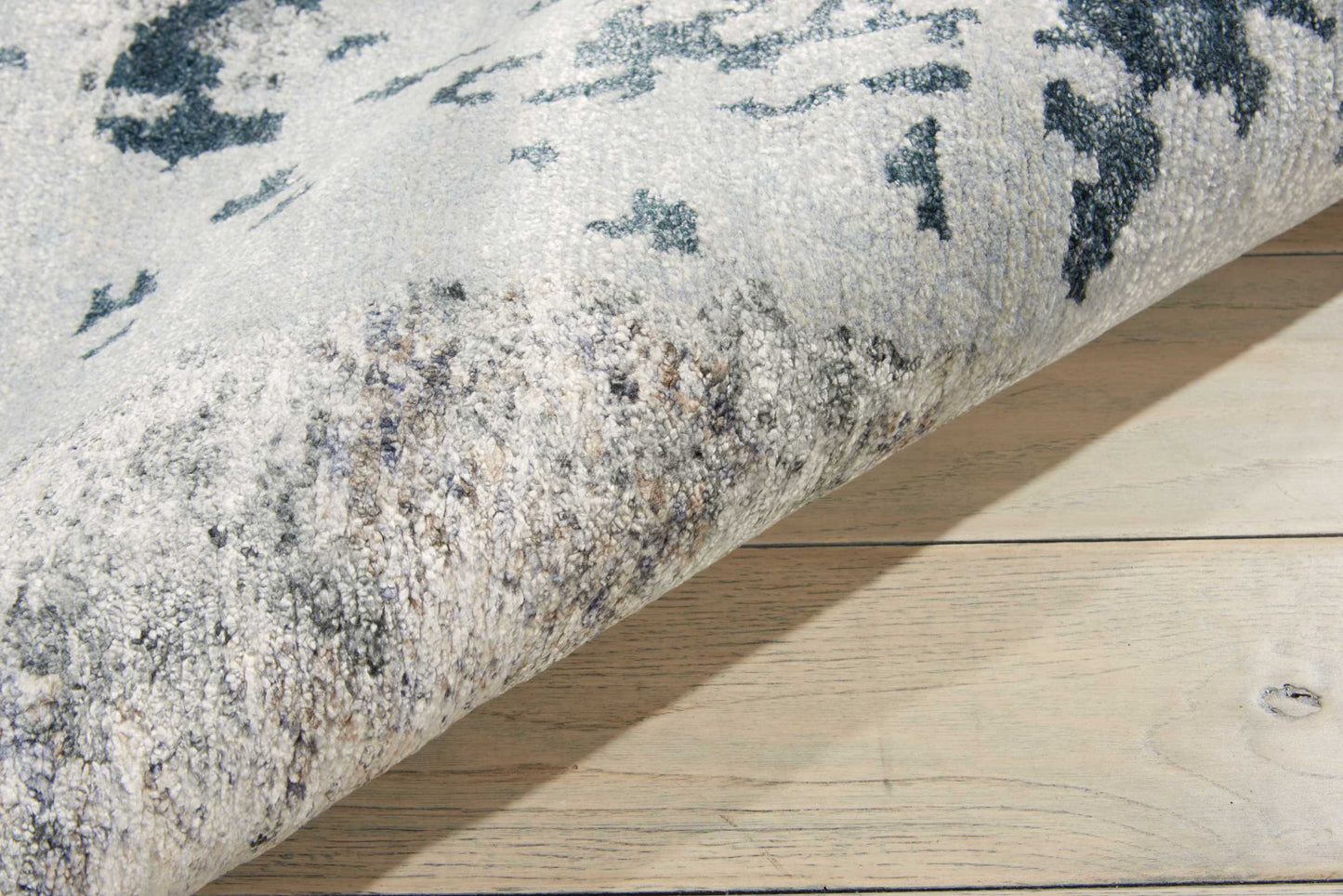 Nourison Silk Shadows 3'9" x 5'9" Silver Grey Vintage Indoor Rug