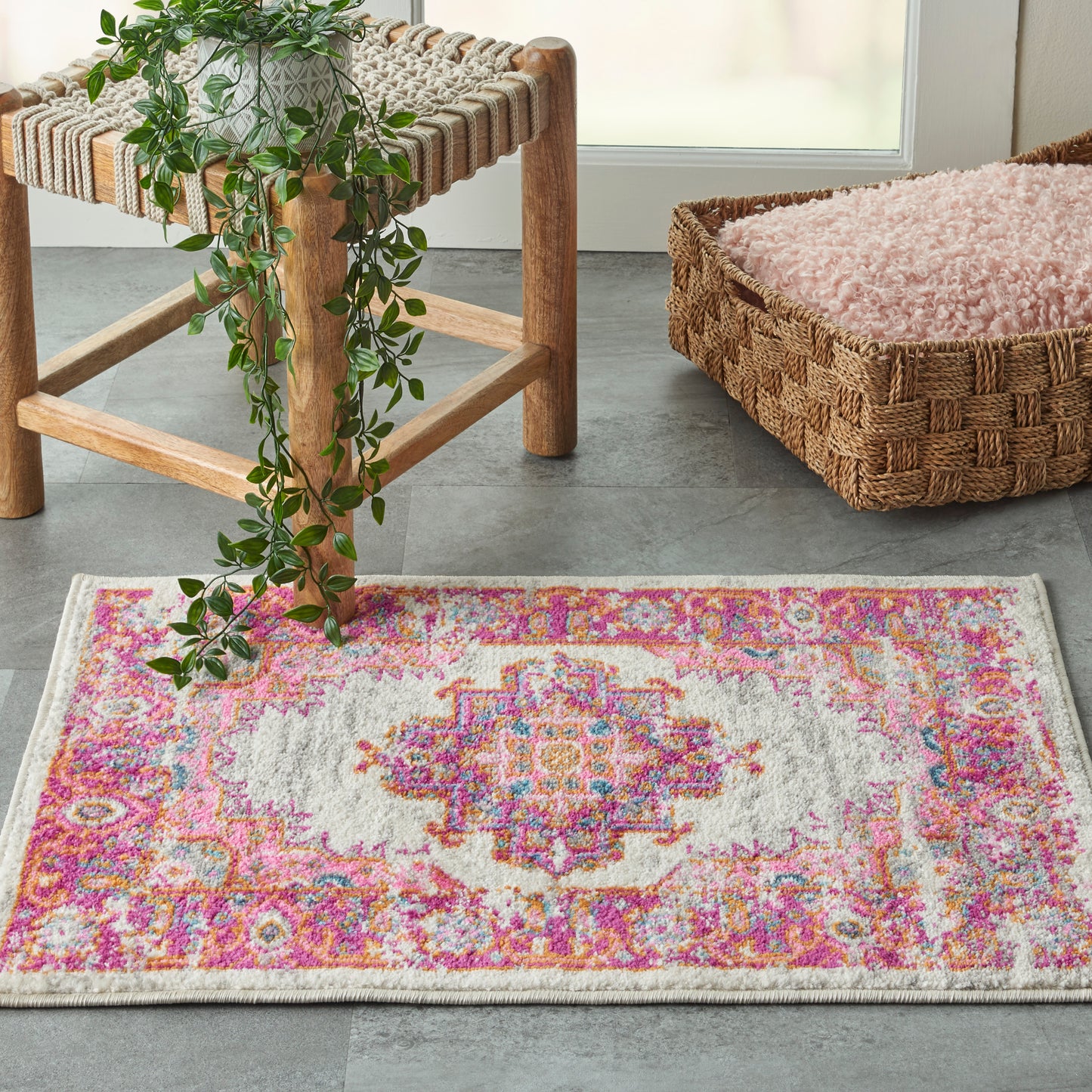 Nourison Passion 1'10" x 2'10" Ivory/Fuchsia Bohemian Indoor Rug