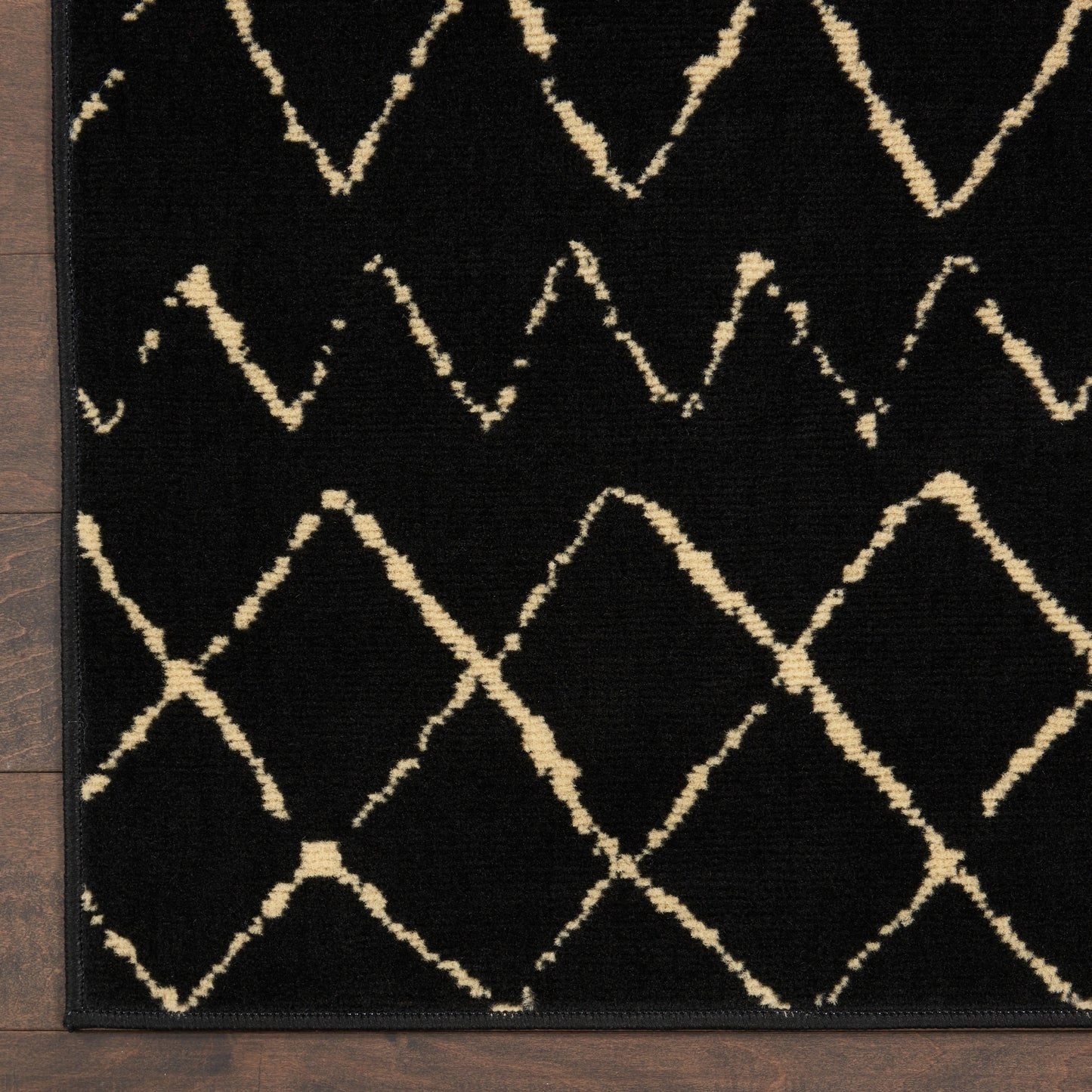 Nourison Grafix 2' x 4' Black Bohemian Indoor Rug