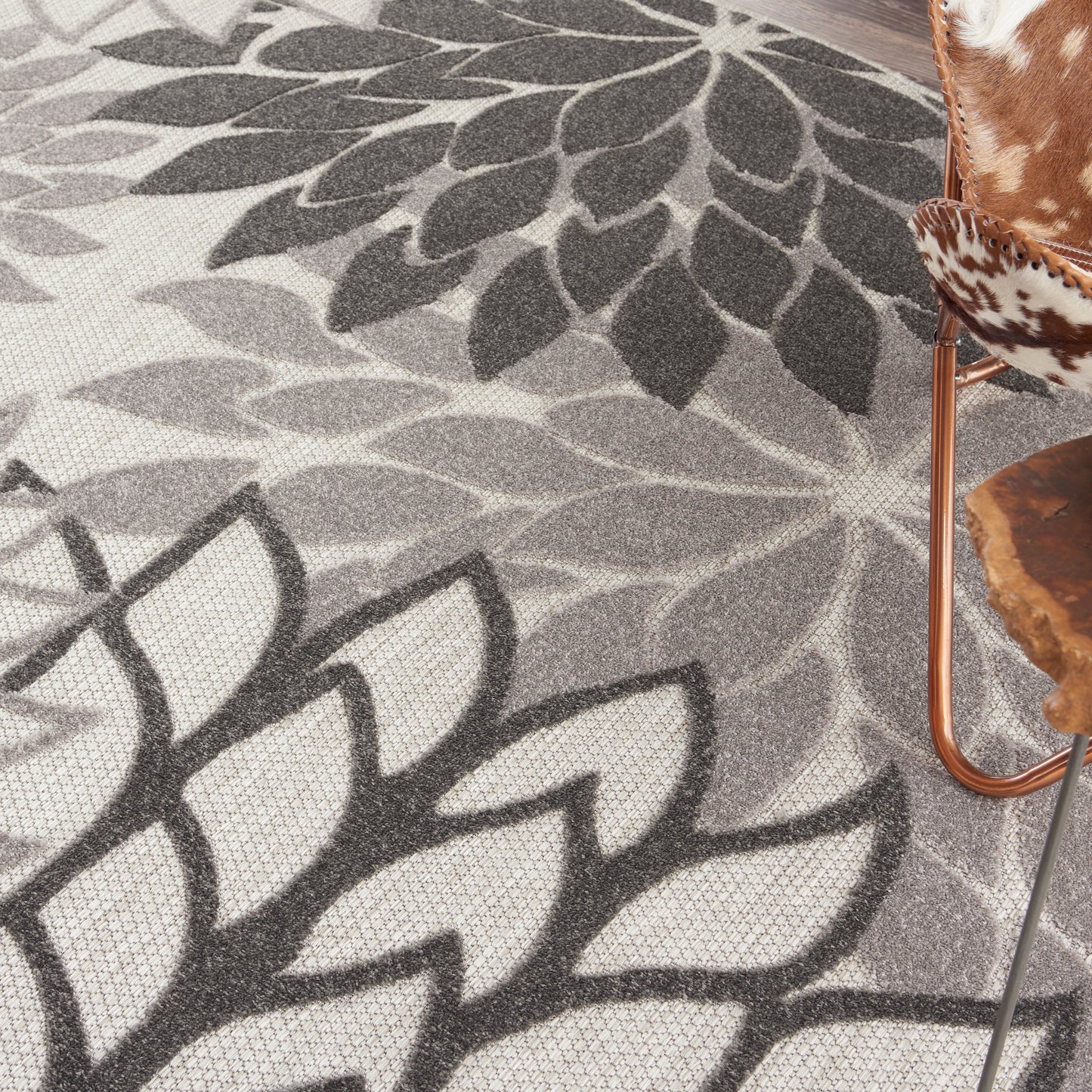 Nourison Aloha 7'10" x Round Silver Grey Tropical Rug