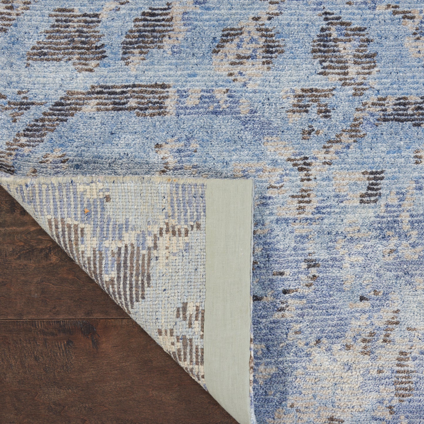Nourison Lucent 2' x 3' Sky Modern Indoor Rug
