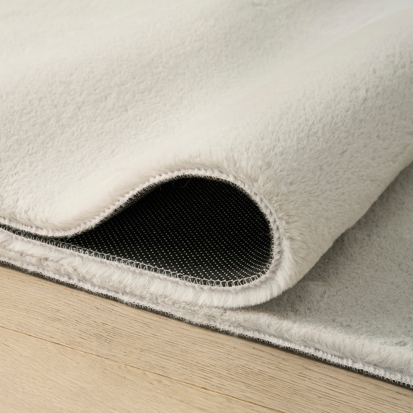 Nourison Soft Plush Rabbit Fur 4' x 6' Silver Contemporary Indoor Rug