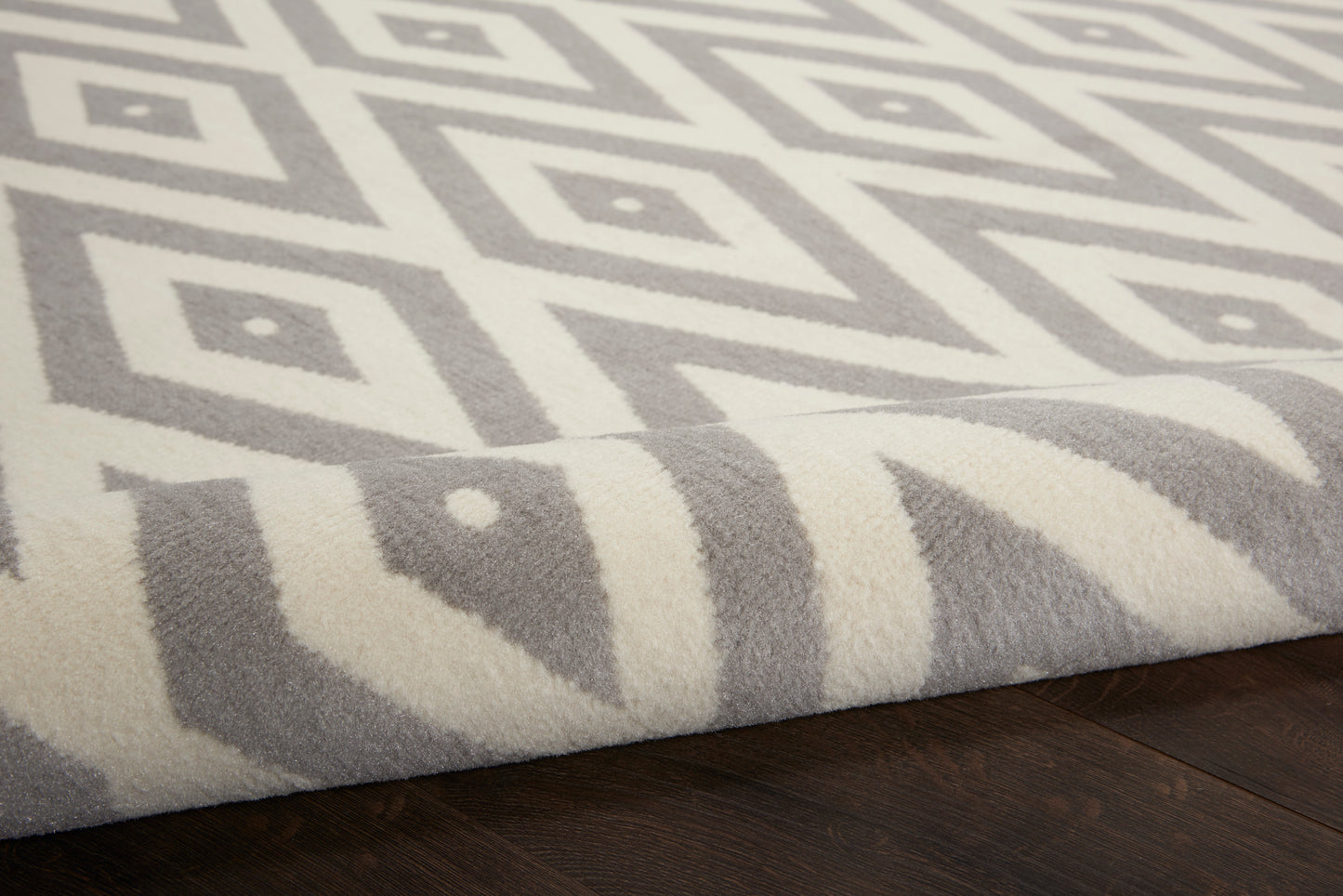 Nourison Grafix 5'3" x 7'3" White/Grey Mid-Century Modern Indoor Rug