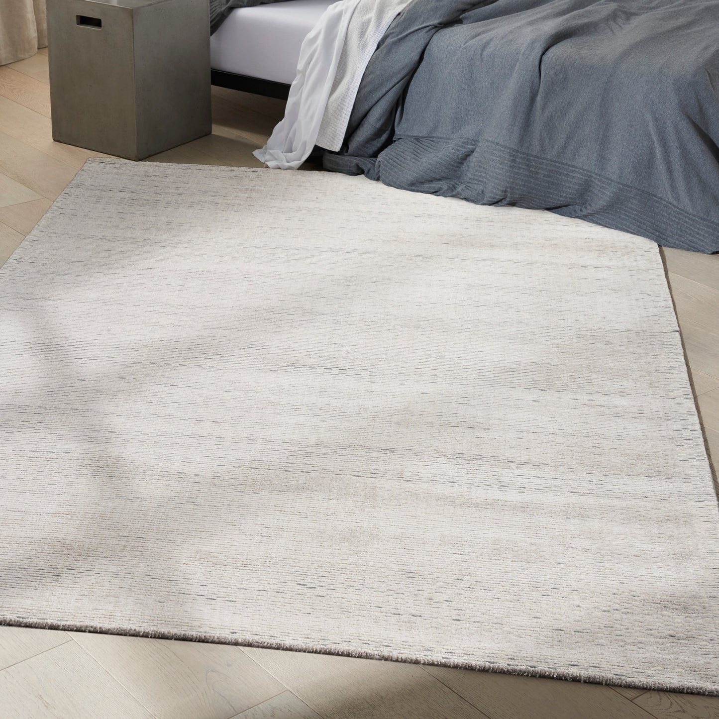Calvin Klein Valley 5'3" x 7'3" Silver Modern Indoor Rug