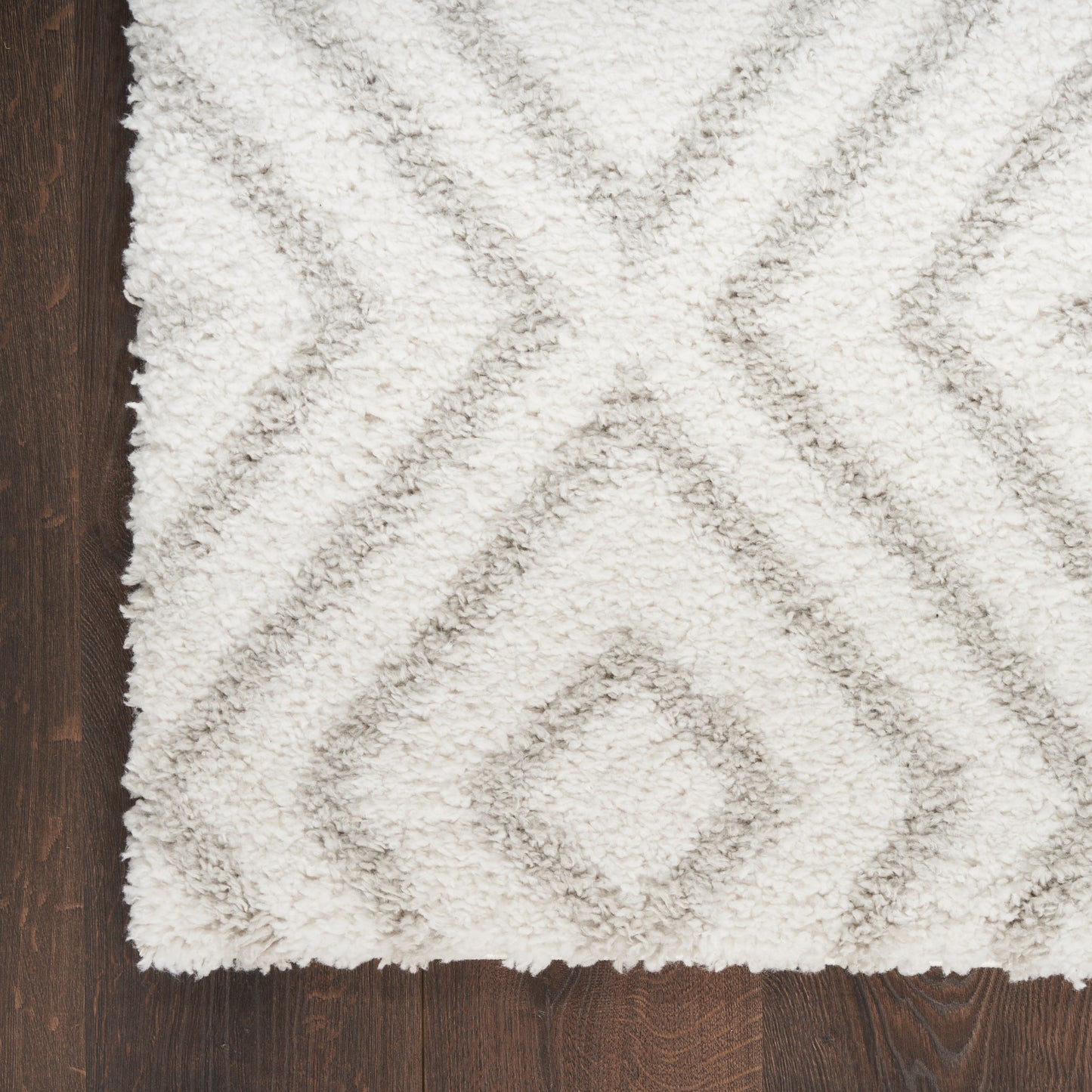 Nourison Modern Shag 5'3" x 7' Ivory Silver Modern Indoor Rug
