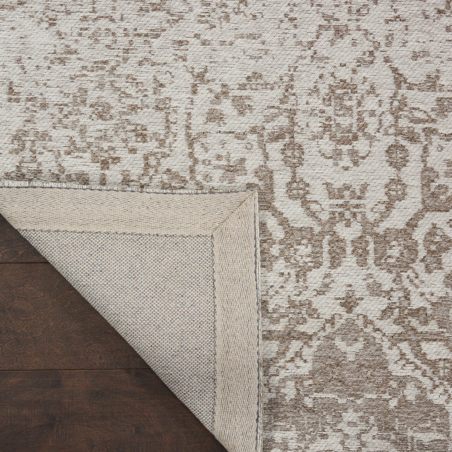 Nourison Damask 2'3" x 3'9" Ivory Farmhouse Indoor Rug
