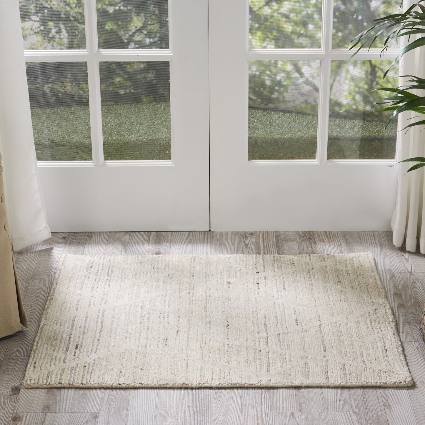 Nourison Ocean 2' x 3' Pearl Modern Indoor Rug