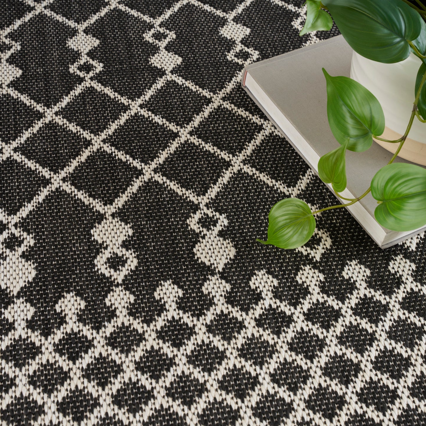 Nourison Positano 9' x 12' Black Modern Rug