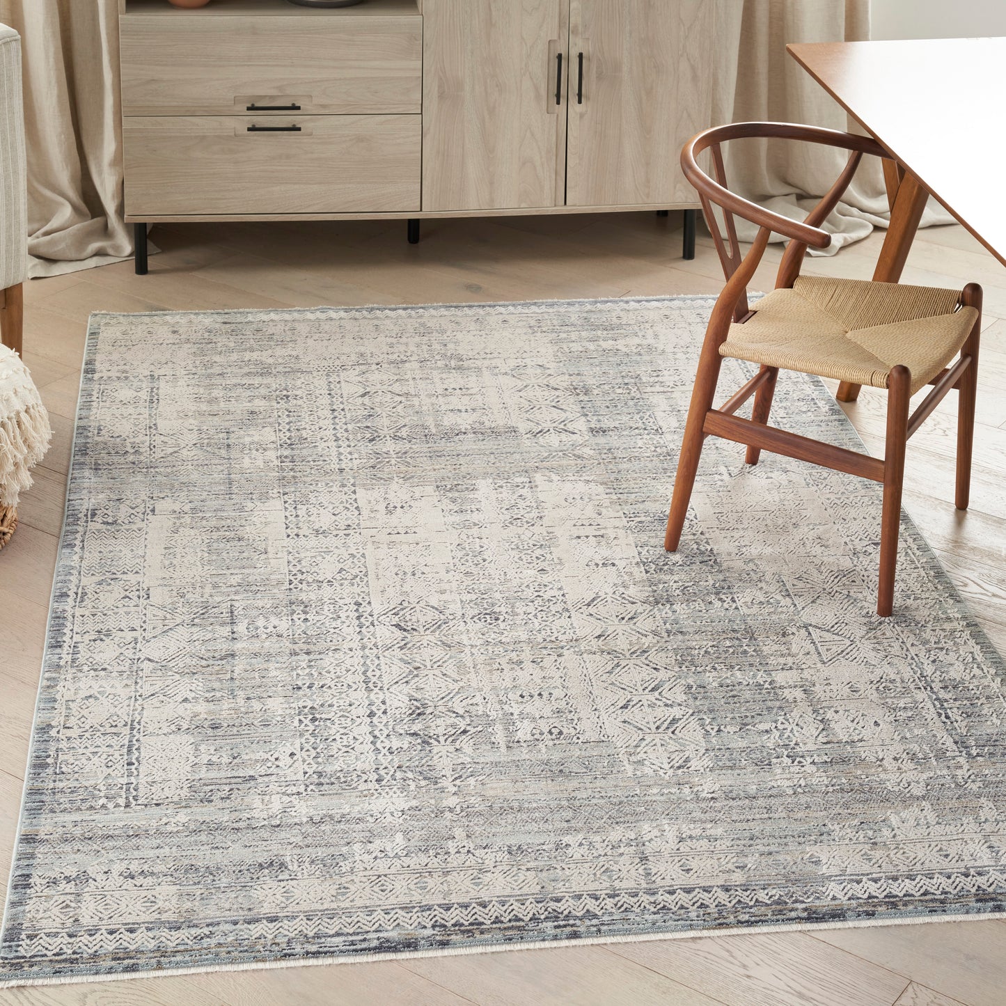Nourison Lynx 5'3" x 7'10" Ivory Blue Vintage Indoor Rug