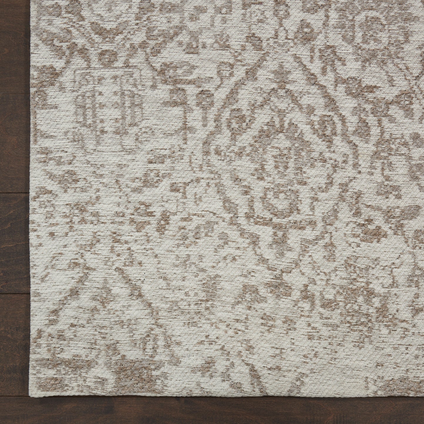 Nourison Damask 2'3" x 3'9" Ivory Farmhouse Indoor Rug
