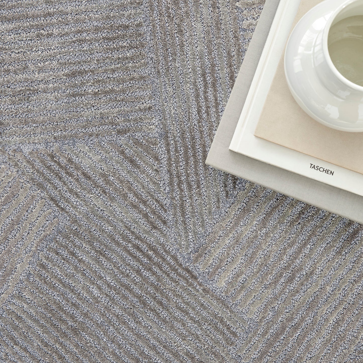 Michael Amini Ma30 Star 4' x 6' Slate Modern Indoor Rug