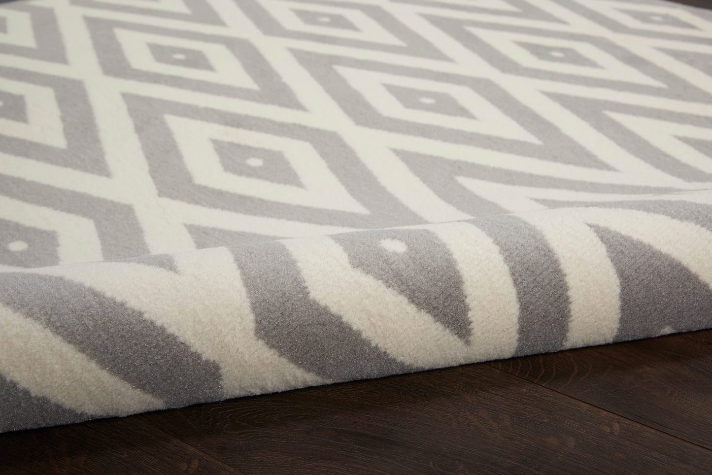 Nourison Grafix 5'3" x Round White/Grey Mid-Century Modern Indoor Rug